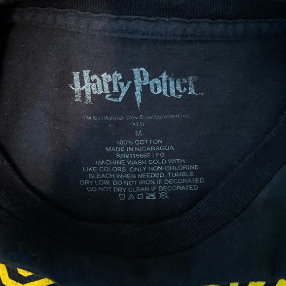 Harry Potter Hogwarts Alumni T-Shirt - Picture 2 of 3